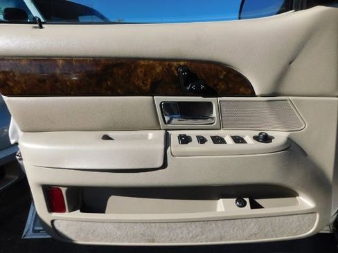 Used 2010 Mercury Grand Marquis LS image 11