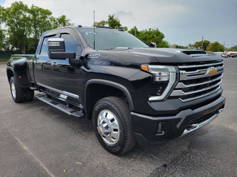 Certified 2024 Chevrolet Silverado 3500 High Country w/ High Country Premium Package image 3