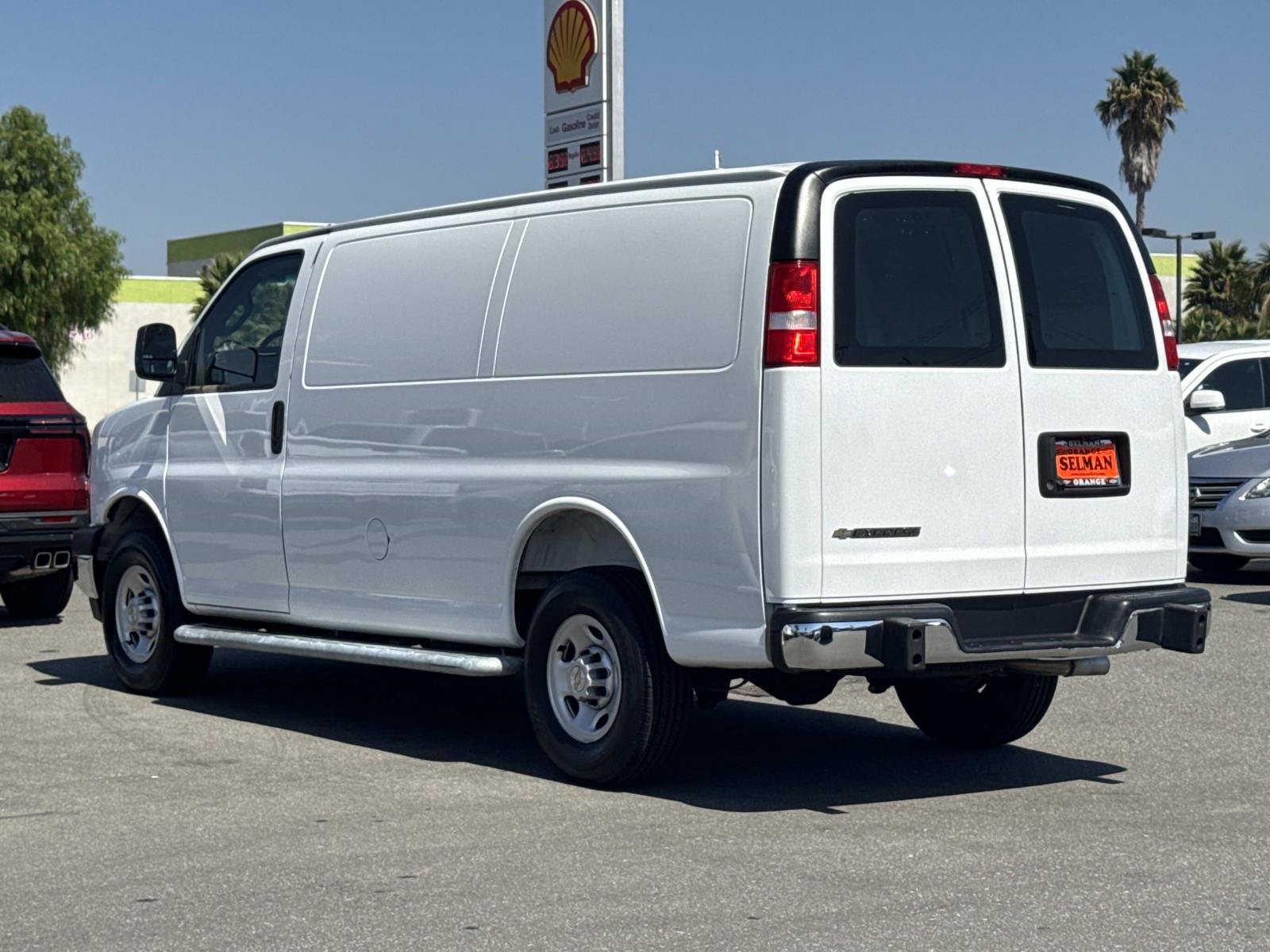 Used 2025 Chevrolet Express 2500 w/ Driver Convenience Package RWD image 7