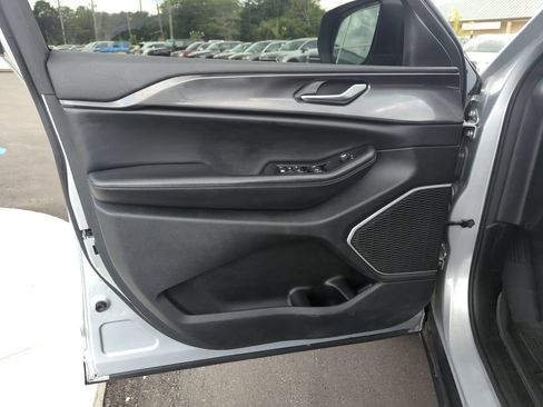 Used 2022 Jeep Grand Cherokee L Laredo w/ Luxury Tech Group I RWD image 18
