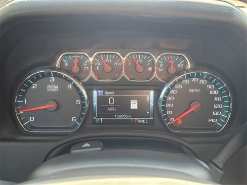 Used 2018 Chevrolet Suburban LT image 33