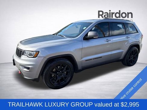 Used 2017 Jeep Grand Cherokee Trailhawk w/ Trailhawk Luxury Group AWD/4WD image 3