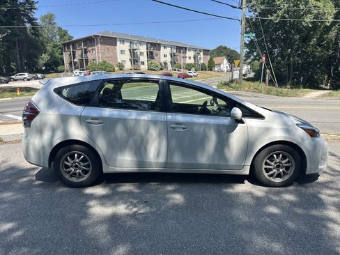 Used 2015 Toyota Prius V Five image 4