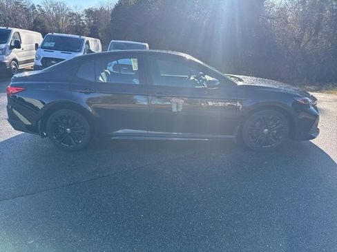 Used 2025 Toyota Camry SE image 2