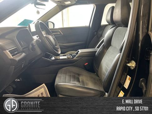 Used 2025 Mitsubishi Outlander SE FWD image 10