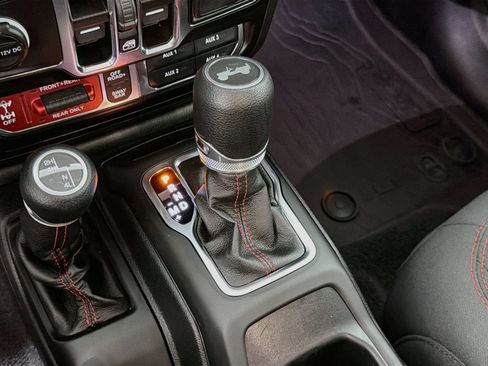 Used 2021 Jeep Wrangler Unlimited Rubicon AWD/4WD image 15