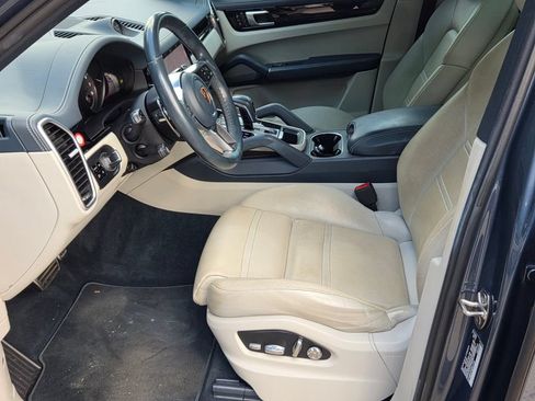 Used 2019 Porsche Cayenne S AWD/4WD image 10