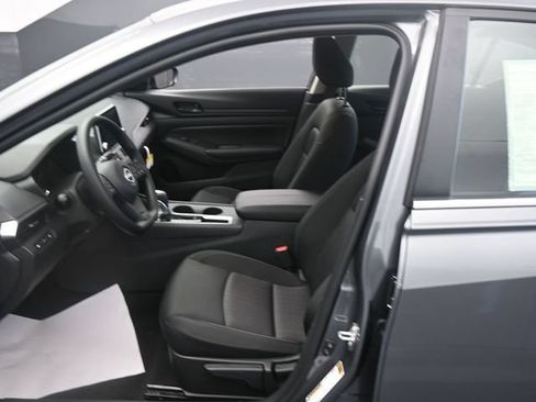 Used 2025 Nissan Altima 2.5 S FWD image 11