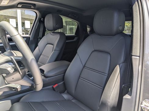 New 2025 Porsche Cayenne Coupe image 5