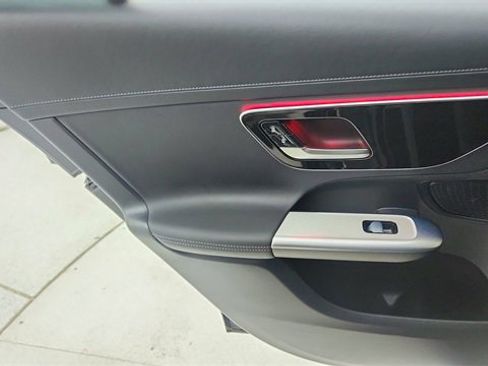 Used 2025 Mercedes-Benz GLC 350e GLC 350e image 33