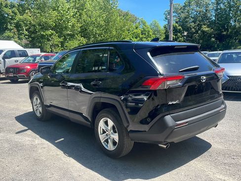 Used 2021 Toyota RAV4 LE AWD/4WD image 6