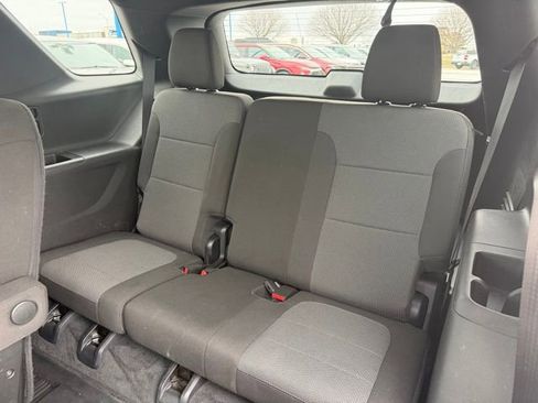 Used 2023 Chevrolet Traverse LT image 12