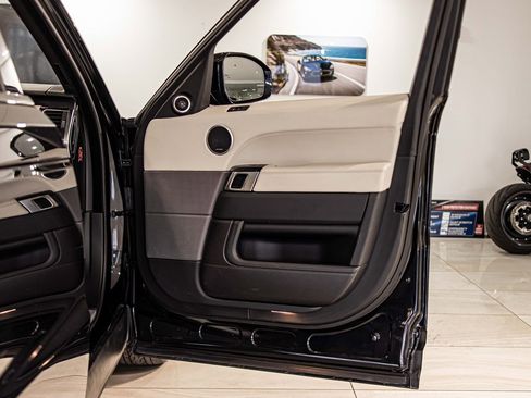 Used 2017 Land Rover Range Rover Sport HSE image 43