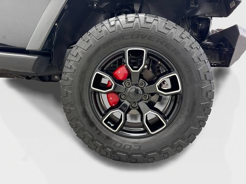 Used 2018 Jeep Wrangler Unlimited Sahara AWD/4WD image 49