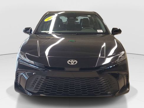 Used 2025 Toyota Camry SE image 2