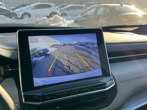 Used 2025 Jeep Compass Limited image 24