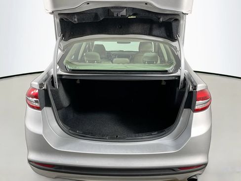 Used 2018 Ford Fusion SE FWD image 10