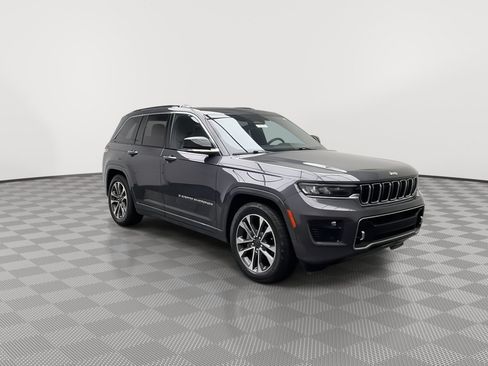 Used 2023 Jeep Grand Cherokee Overland AWD/4WD image 36