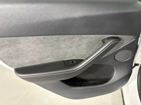Used 2024 Tesla Model Y Long Range AWD/4WD image 30