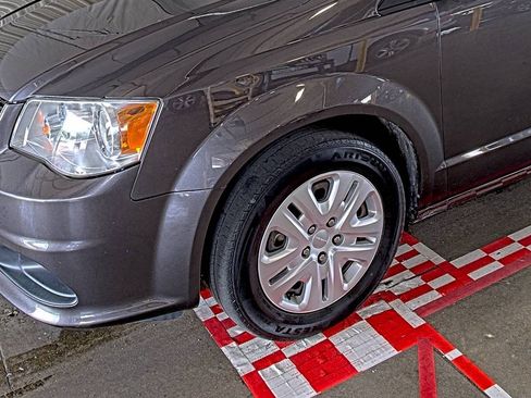 Used 2019 Dodge Grand Caravan SE FWD image 7