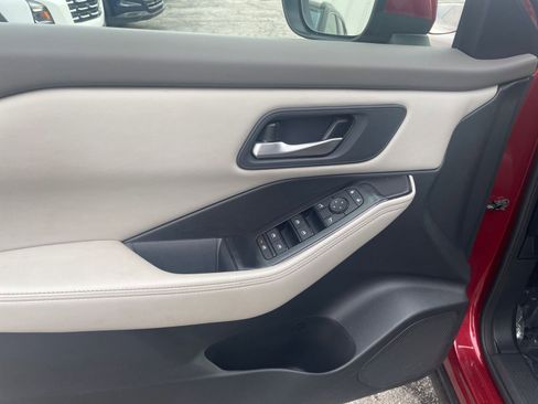 Used 2024 Nissan Rogue SV image 20