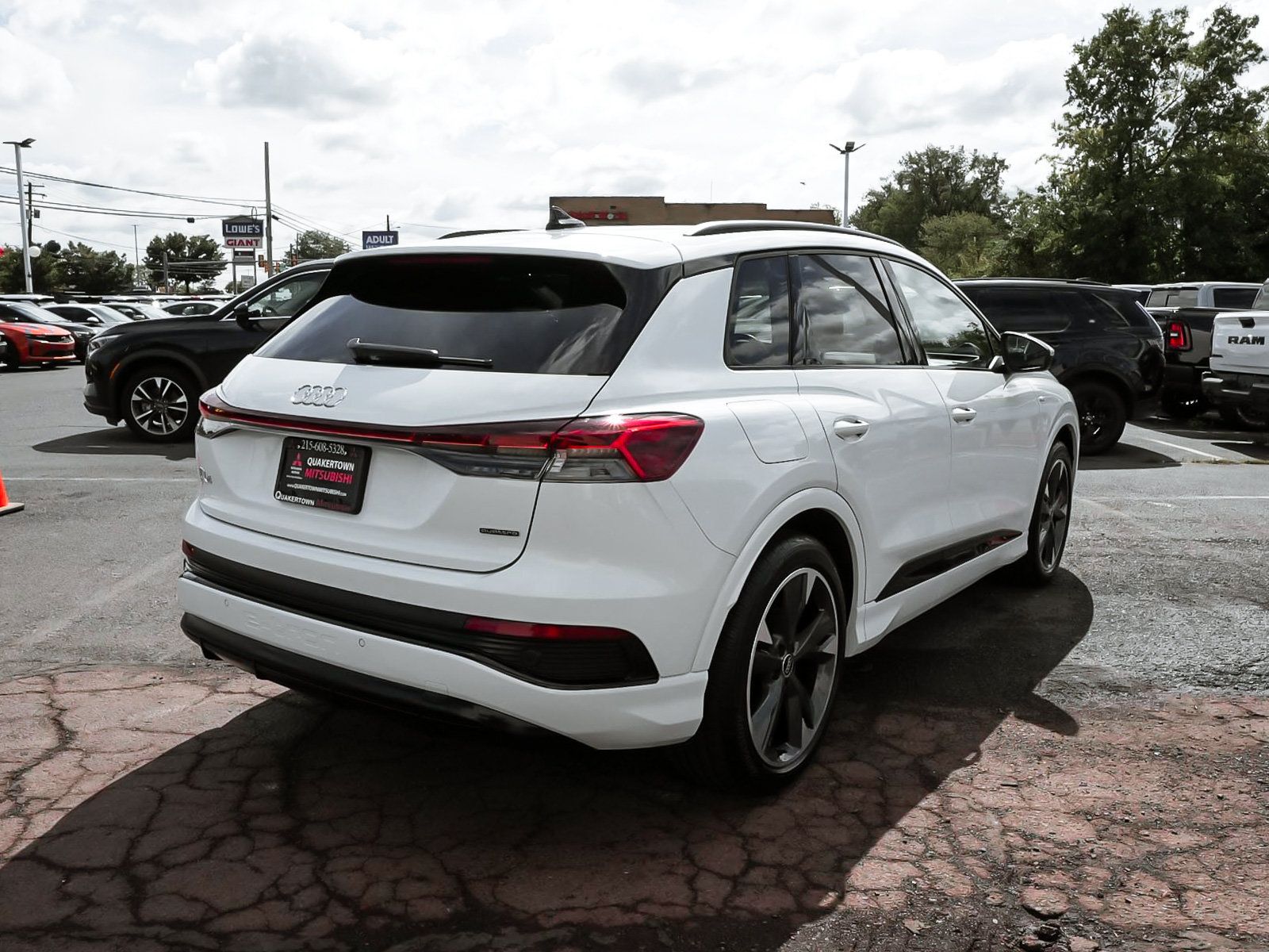 Used 2025 Audi Q4 e-tron Premium w/ Convenience Package AWD/4WD image 6