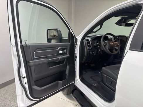 Used 2025 RAM 2500 Big Horn AWD/4WD image 9