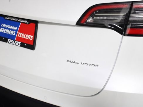 Used 2021 Tesla Model Y Long Range image 16