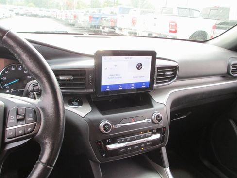Used 2020 Ford Explorer XLT w/ Equipment Group 202A image 25