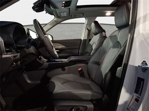 New 2026 Toyota Grand Highlander Platinum image 8