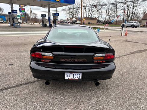 Used 2001 Chevrolet Camaro SS Coupe w/ SS Performance/Appearance Pkg RWD image 3