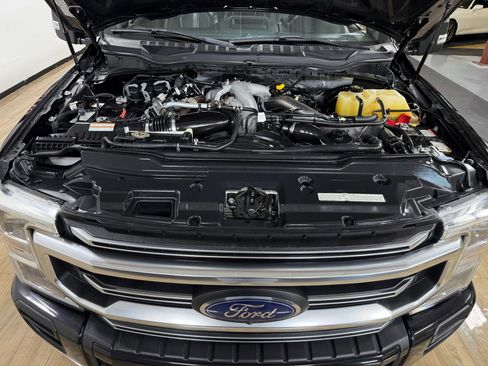 Used 2022 Ford F350 Platinum AWD/4WD image 10