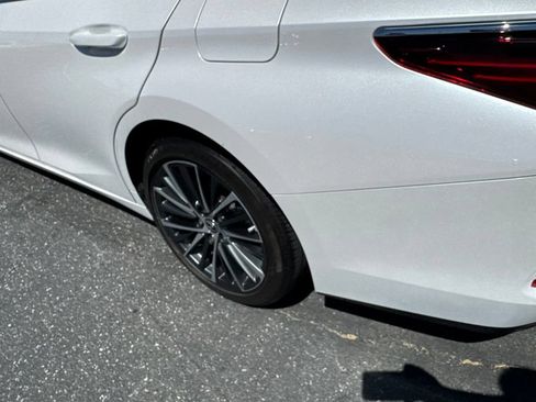 Used 2025 Lexus ES 350 w/ Premium Package FWD image 9