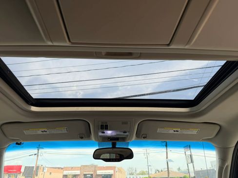 Used 2011 Chevrolet Avalanche LTZ image 24