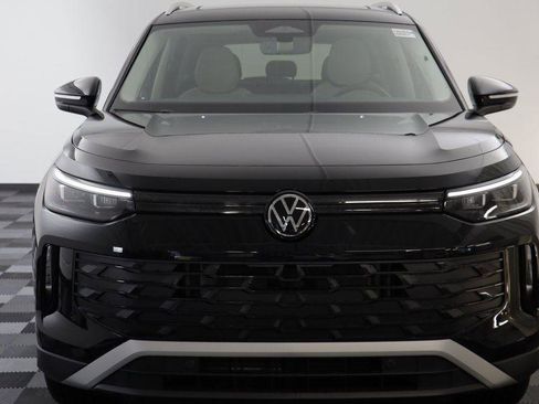 New 2025 Volkswagen Tiguan SE image 22