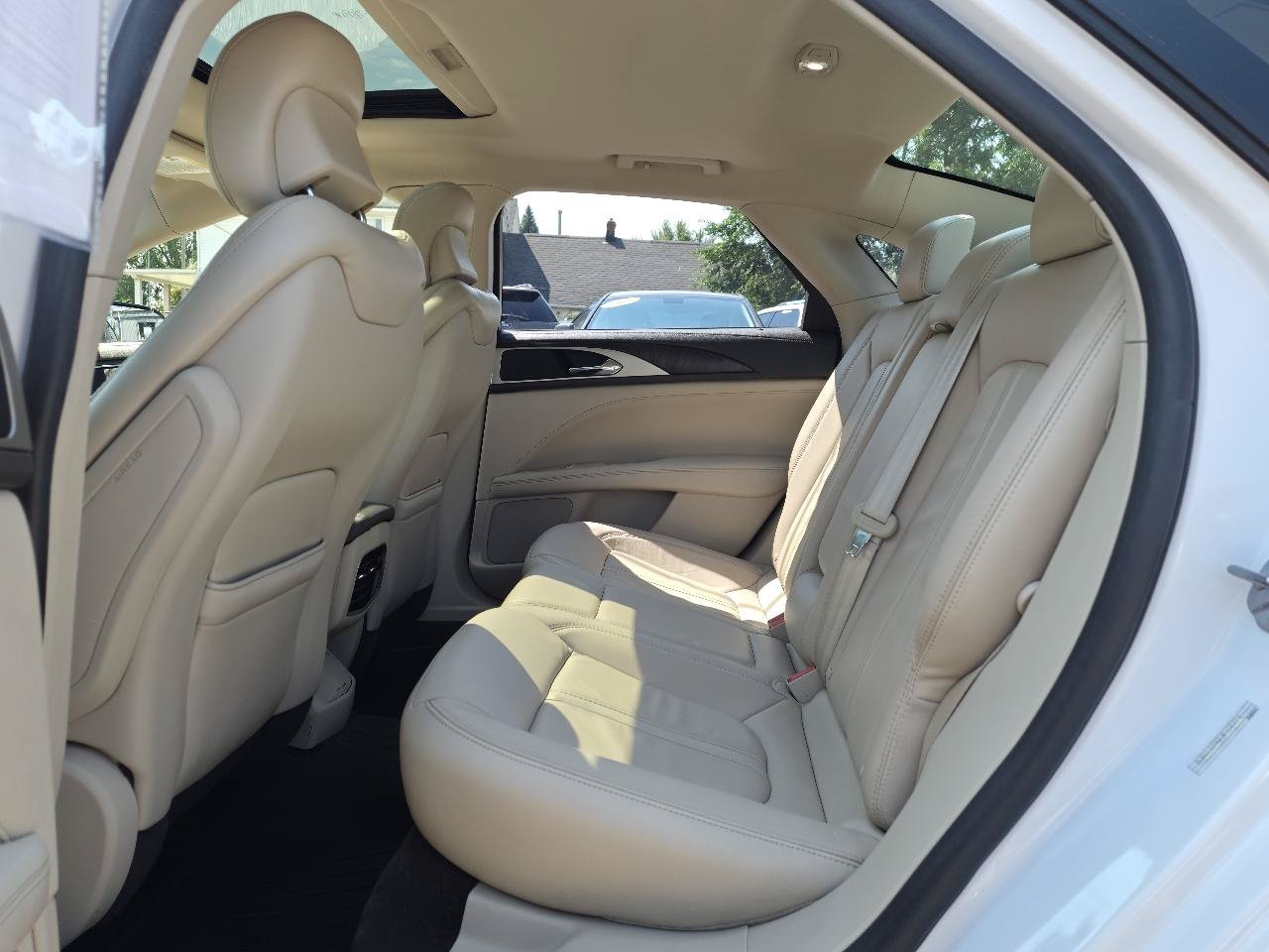 Used 2018 Lincoln MKZ Select w/ Select Plus Package AWD/4WD image 16