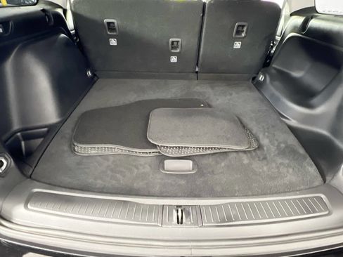 Used 2022 Jeep Grand Cherokee Limited image 25