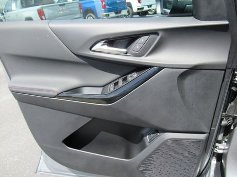 Certified 2025 Chevrolet Equinox RS FWD image 18