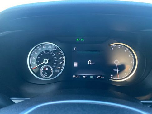 Used 2025 Genesis G70 2.5T image 18