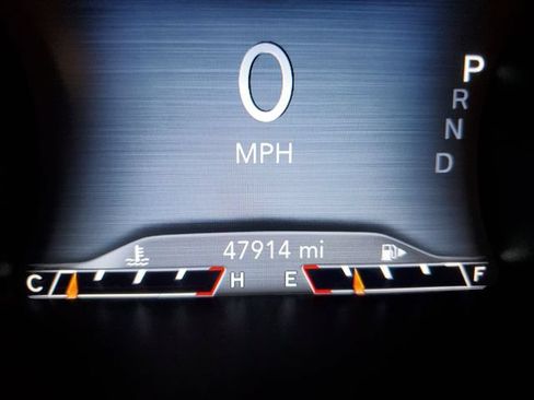 Used 2019 Jeep Cherokee Overland w/ Technology Group AWD/4WD image 17