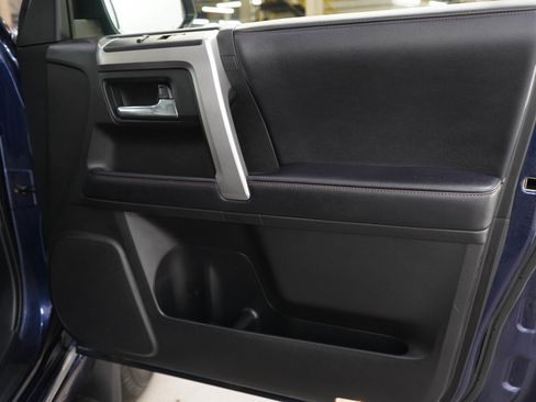 Used 2019 Toyota 4Runner Limited AWD/4WD image 9