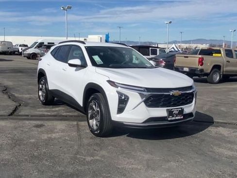 New 2026 Chevrolet Trax LT FWD image 2