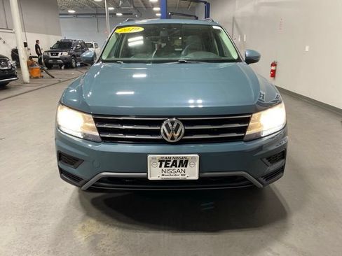 Used 2019 Volkswagen Tiguan SE w/ Panoramic Sunroof Package AWD/4WD image 2