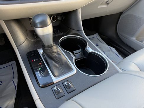 Used 2019 Toyota Highlander AWD V6 image 18