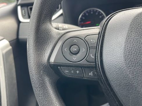 Used 2021 Toyota RAV4 LE AWD/4WD image 25