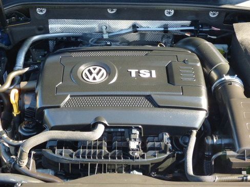 Used 2017 Volkswagen Golf SE image 30