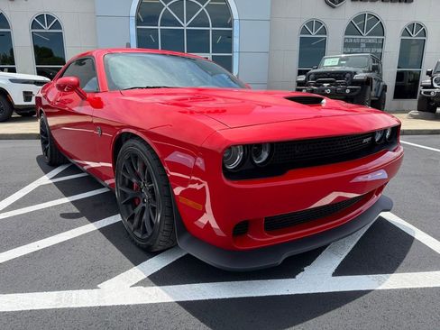 Used 2015 Dodge Challenger SRT Hellcat RWD image 3