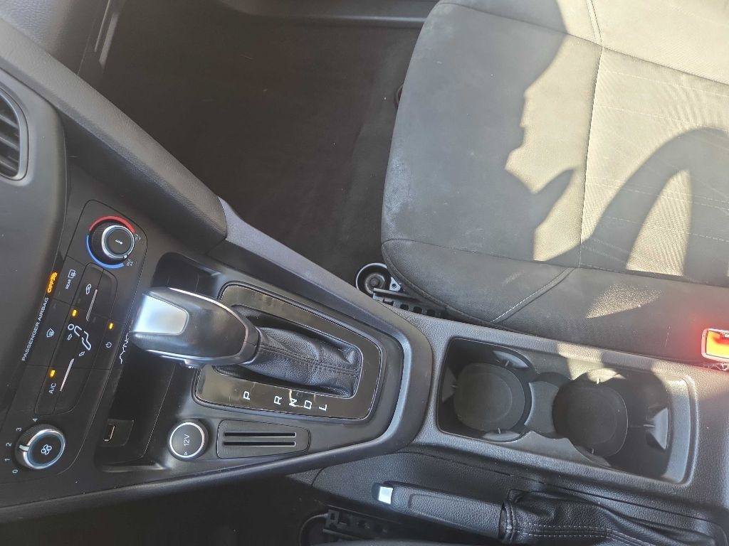 Used 2015 Ford Focus SE FWD image 14