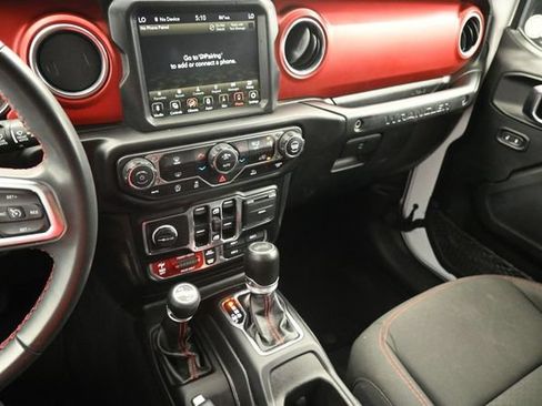 Used 2023 Jeep Wrangler Unlimited Rubicon AWD/4WD image 8