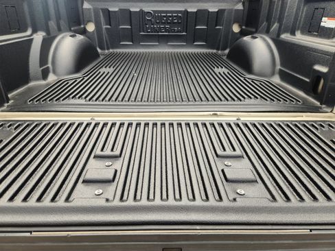 Used 2017 Ford F150 Platinum w/ Equipment Group 701A Luxury AWD/4WD image 34